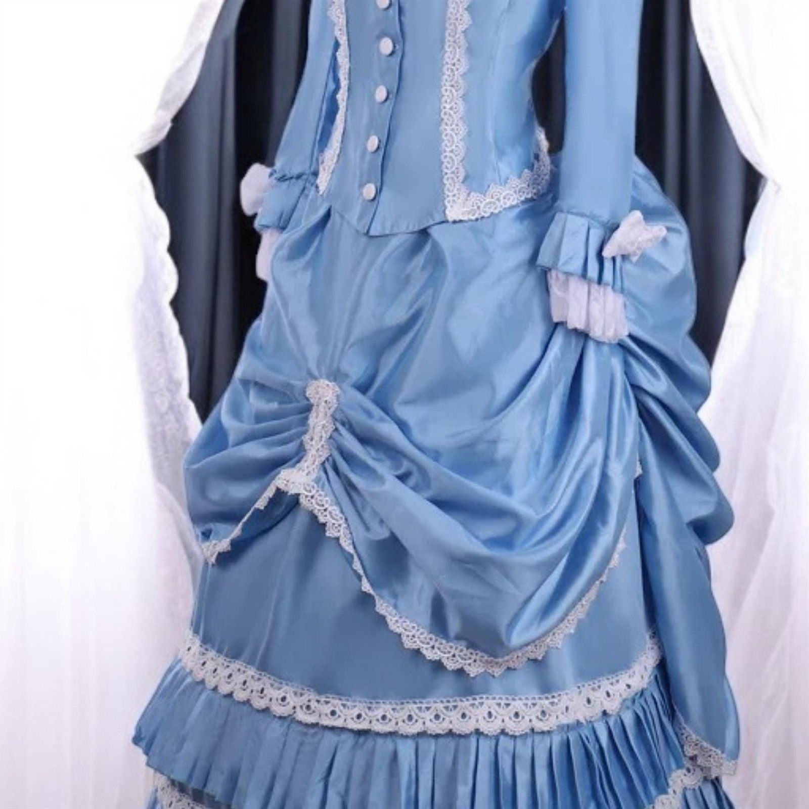 Rococo-inspired cosplay with pearls and fan accessory.